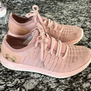 Women athletic shoes
